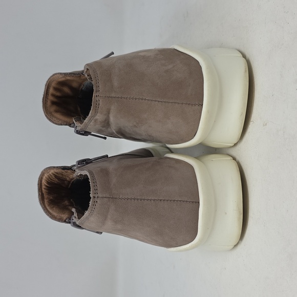 Naot Taupe Ankle Boots with Cream Soles Size 8.5 - Picture 4 of 6